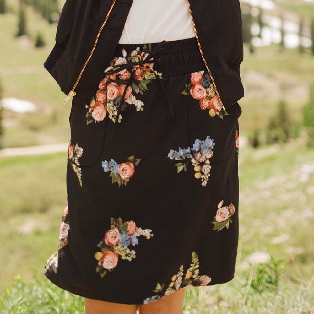 Albion Fit Rose Black The Away Skirt